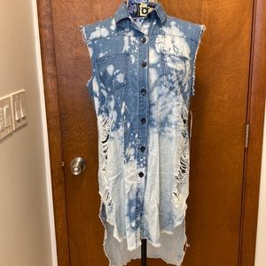 Thrill jeans distressed, shirt size large.NWT